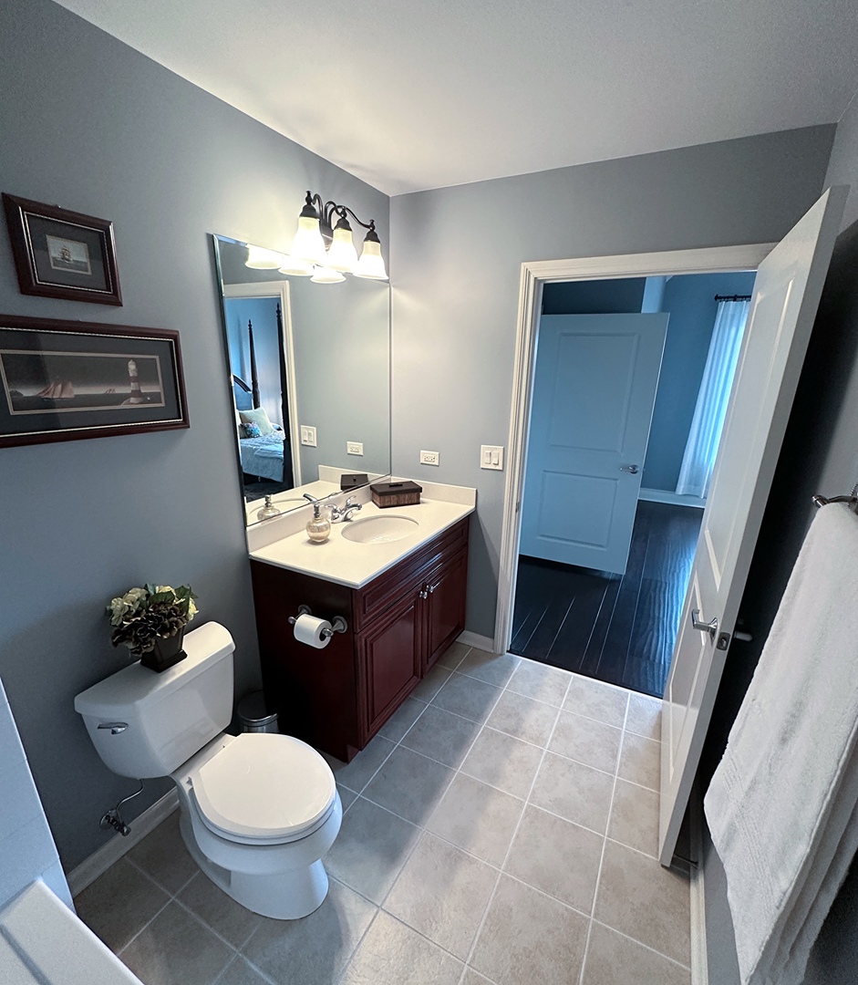 1199 E Port Clinton Road #304, Vernon Hills, IL 60061