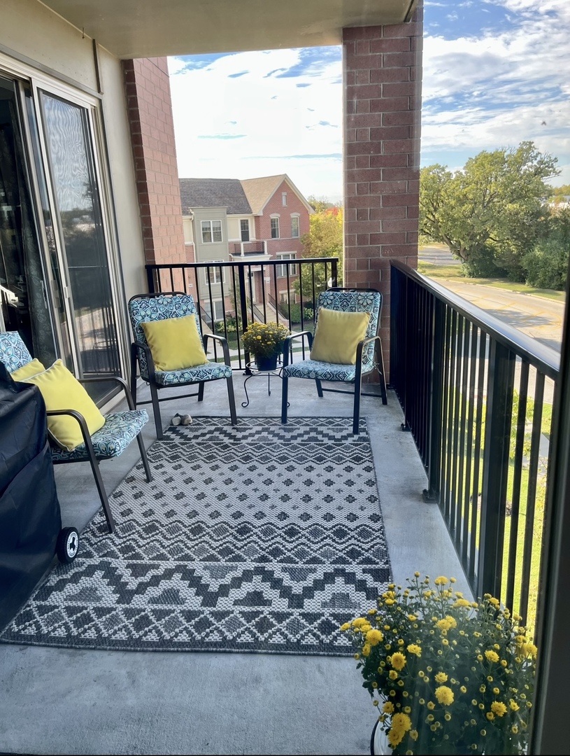 1199 E Port Clinton Road #304, Vernon Hills, IL 60061