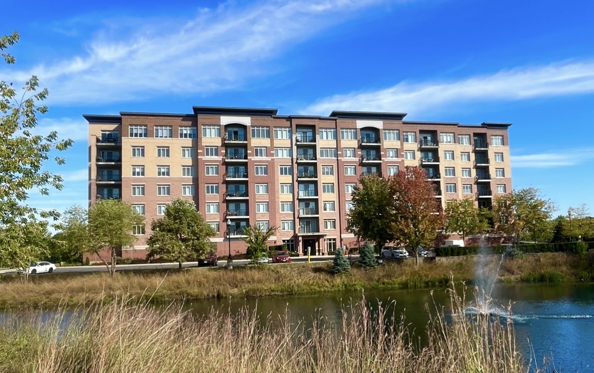 1199 E Port Clinton Road #304, Vernon Hills, IL 60061