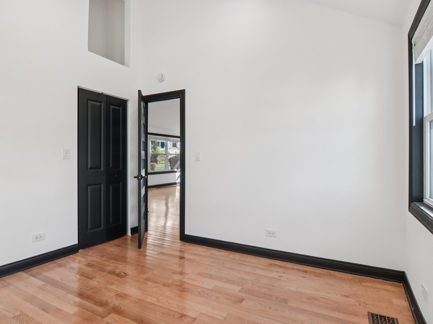 404 Frederick Avenue, Bellwood, IL 60104
