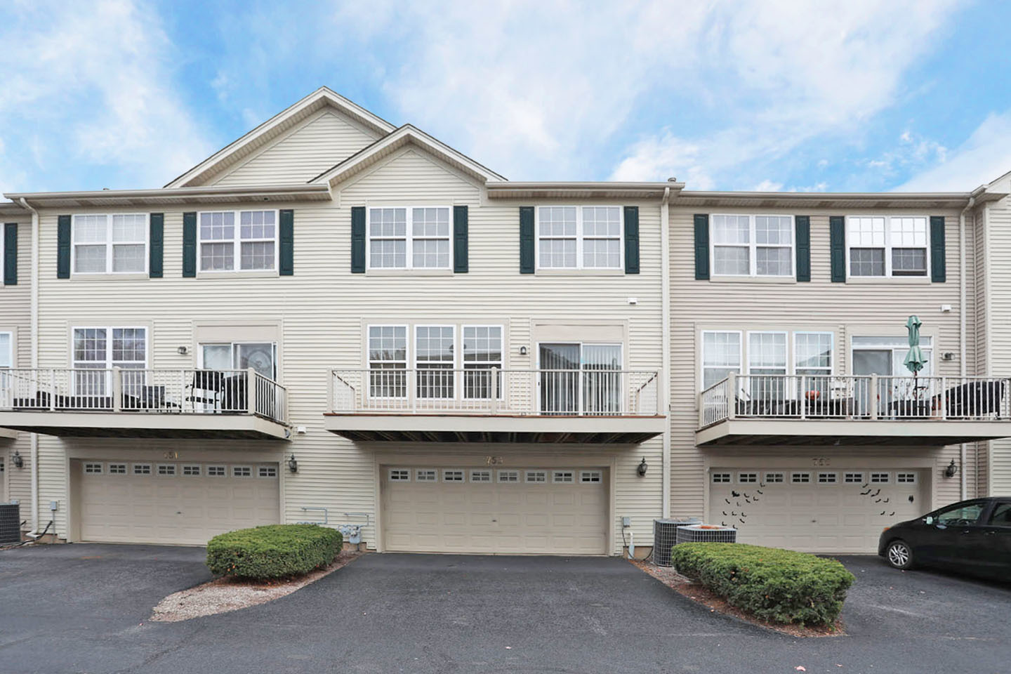 753 Thornbury Court, Bartlett, IL 60103