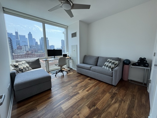 757 N Orleans Street #1206, Chicago, IL 60601