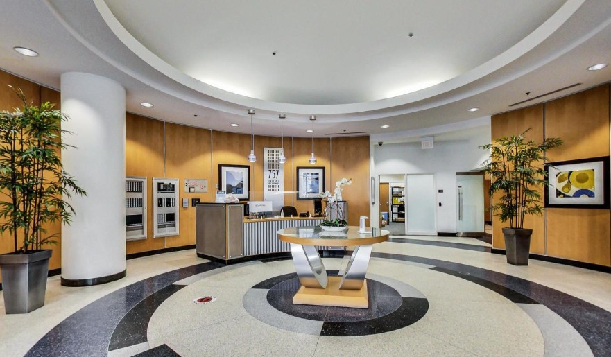 757 N Orleans Street #1206, Chicago, IL 60601
