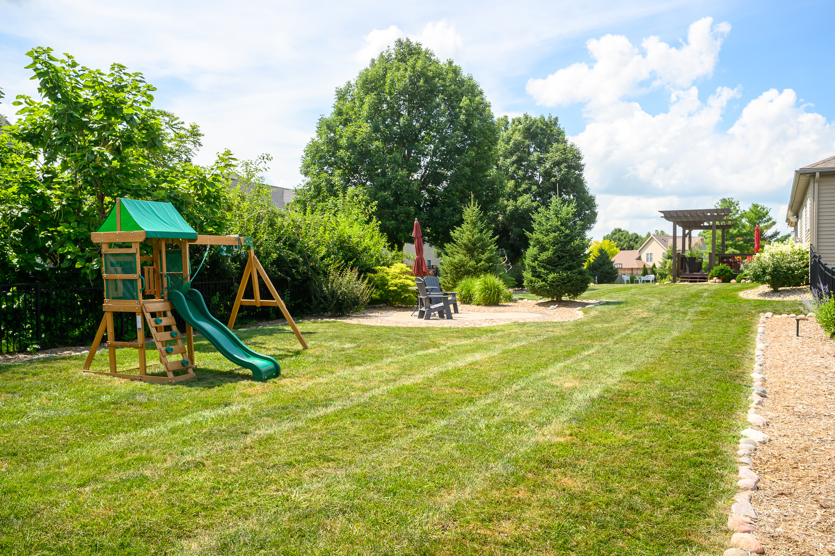 2611 Piney Run, Bloomington, IL 61705