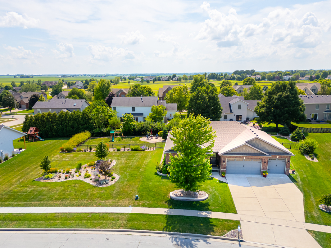 2611 Piney Run, Bloomington, IL 61705