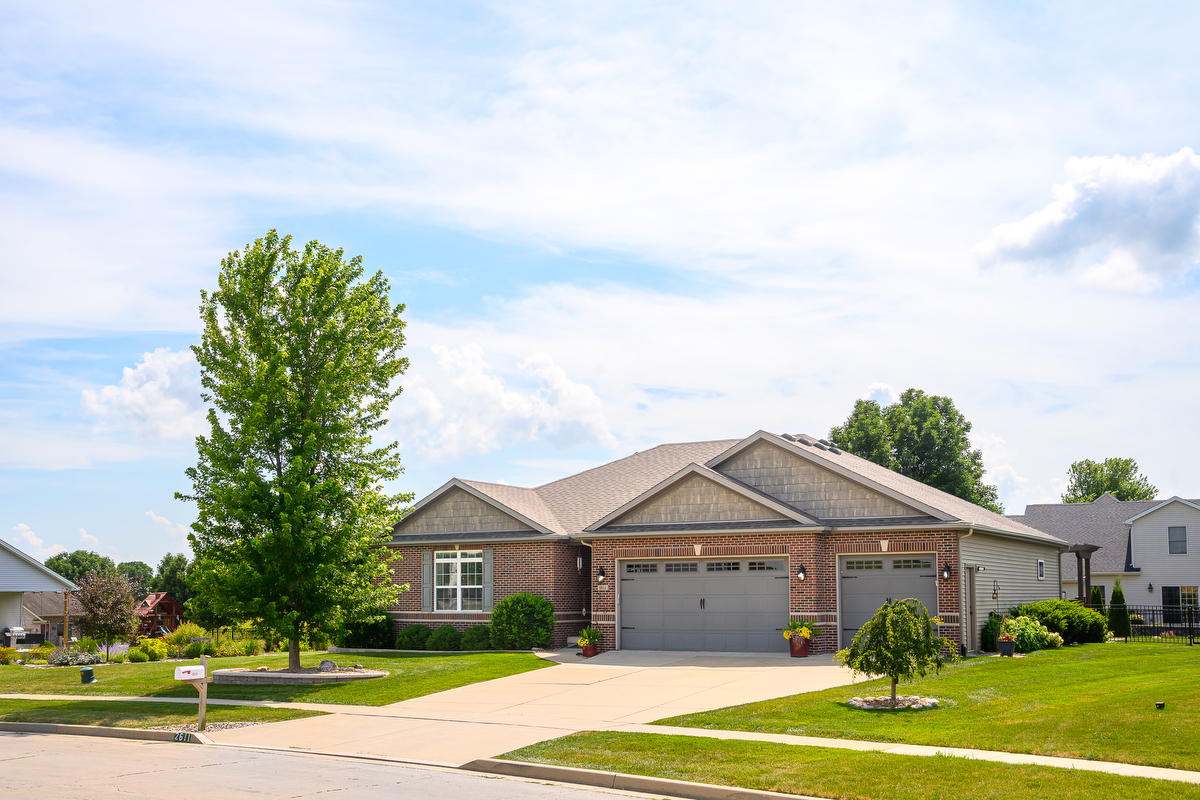 2611 Piney Run, Bloomington, IL 61705