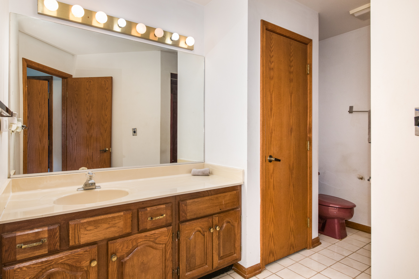 1711 Pebble Beach Court, Hoffman Estates, IL 60169