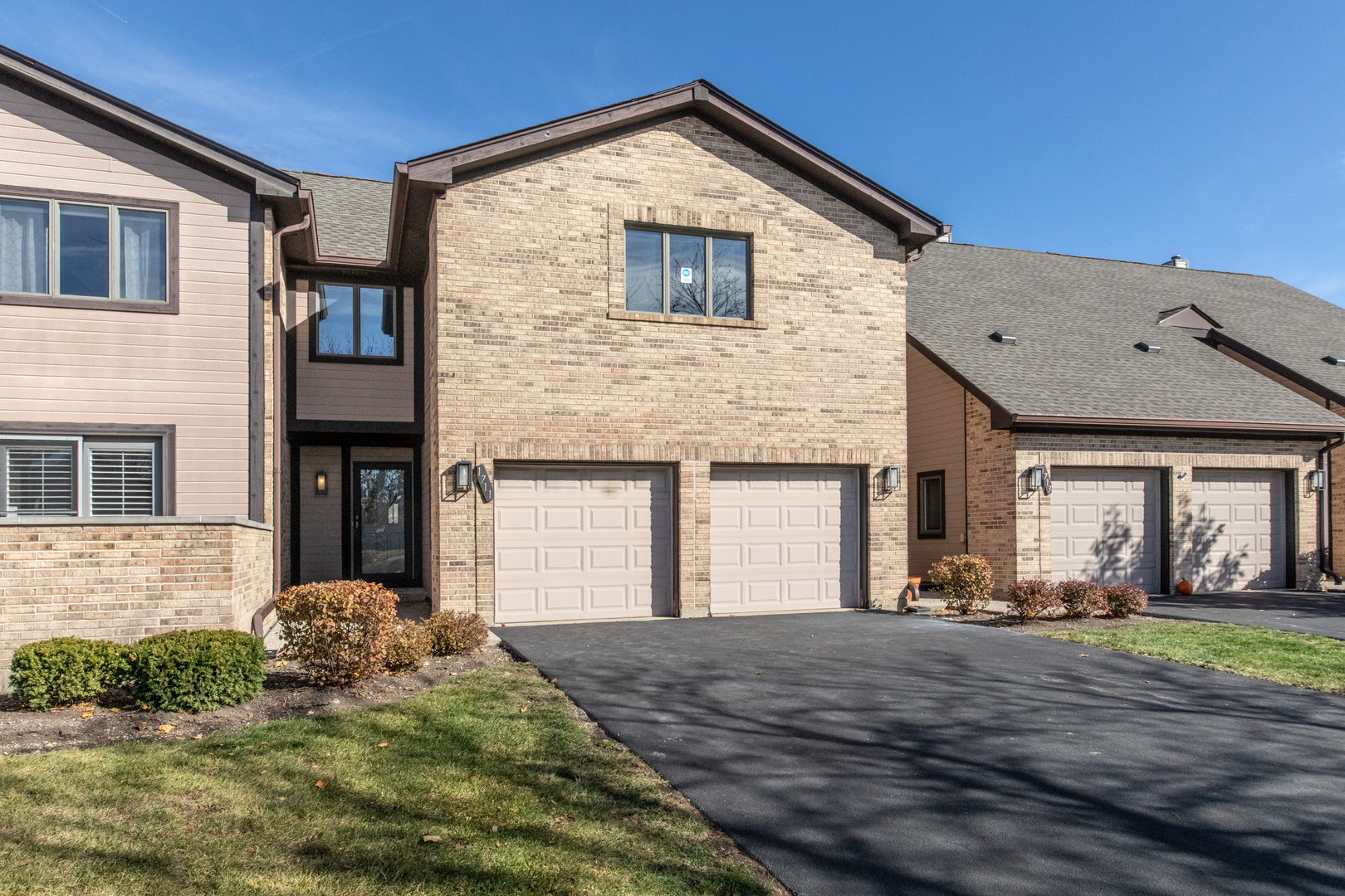 1711 Pebble Beach Court, Hoffman Estates, IL 60169