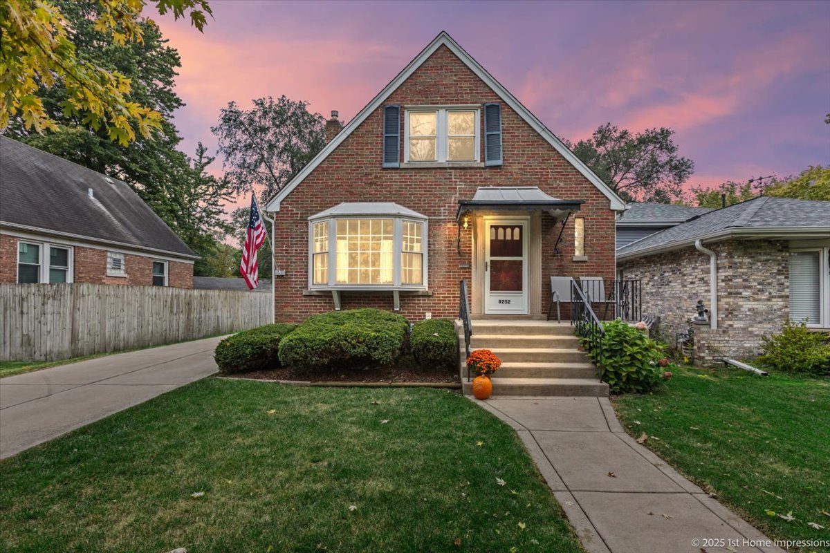 9252 S Sawyer Avenue, Evergreen Park, IL 60805