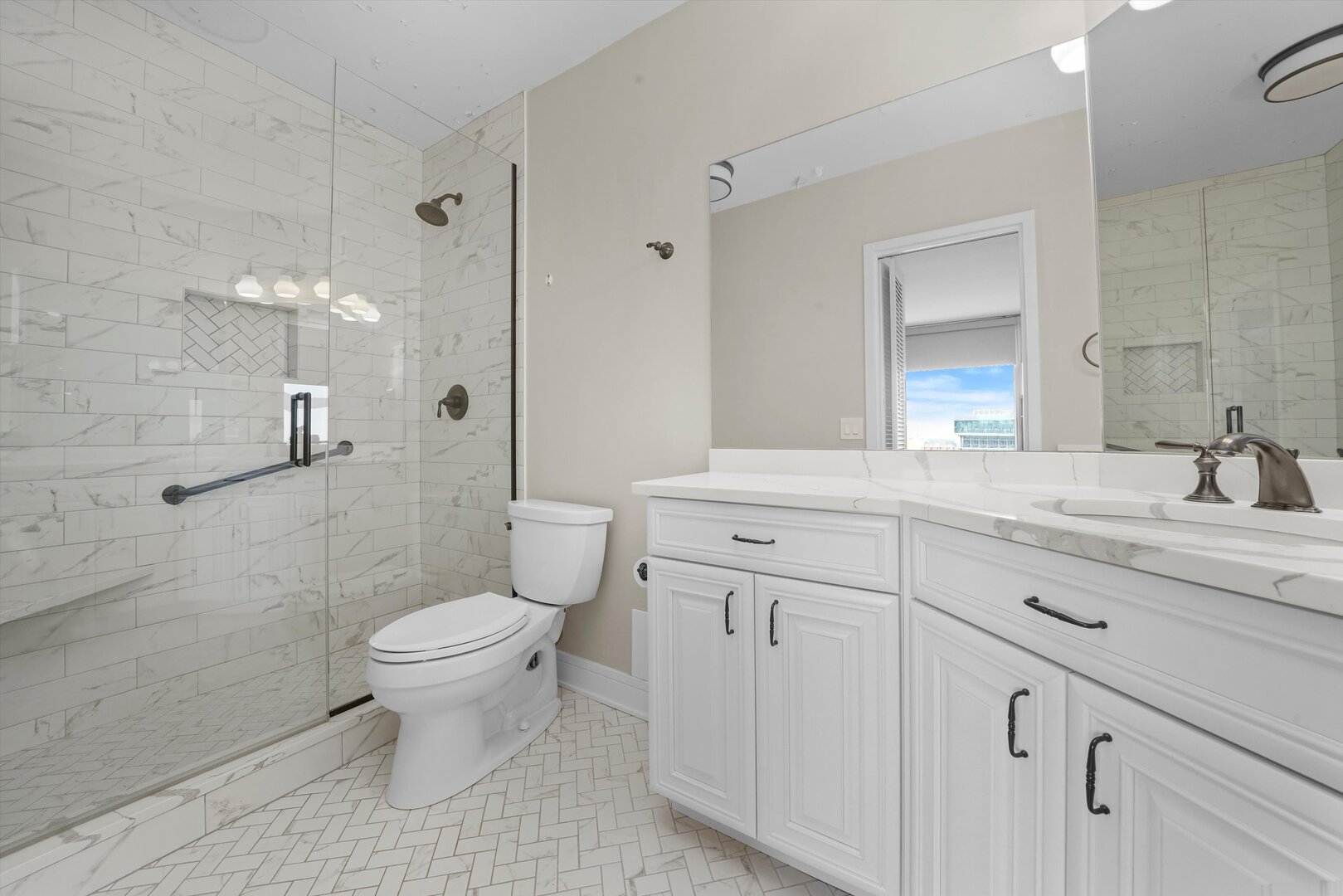 3200 N LAKE SHORE Drive #1904, Chicago, IL 60657