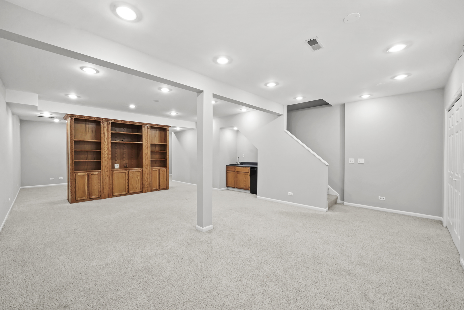 1379 W Deer Court, Palatine, IL 60067