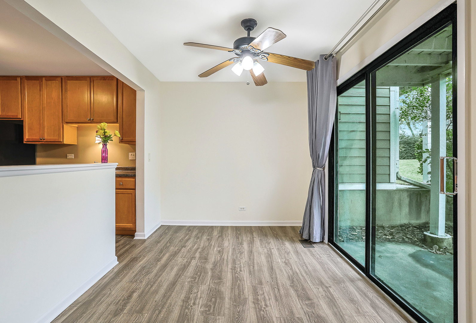 402 Sandalwood Lane #C1, Schaumburg, IL 60193