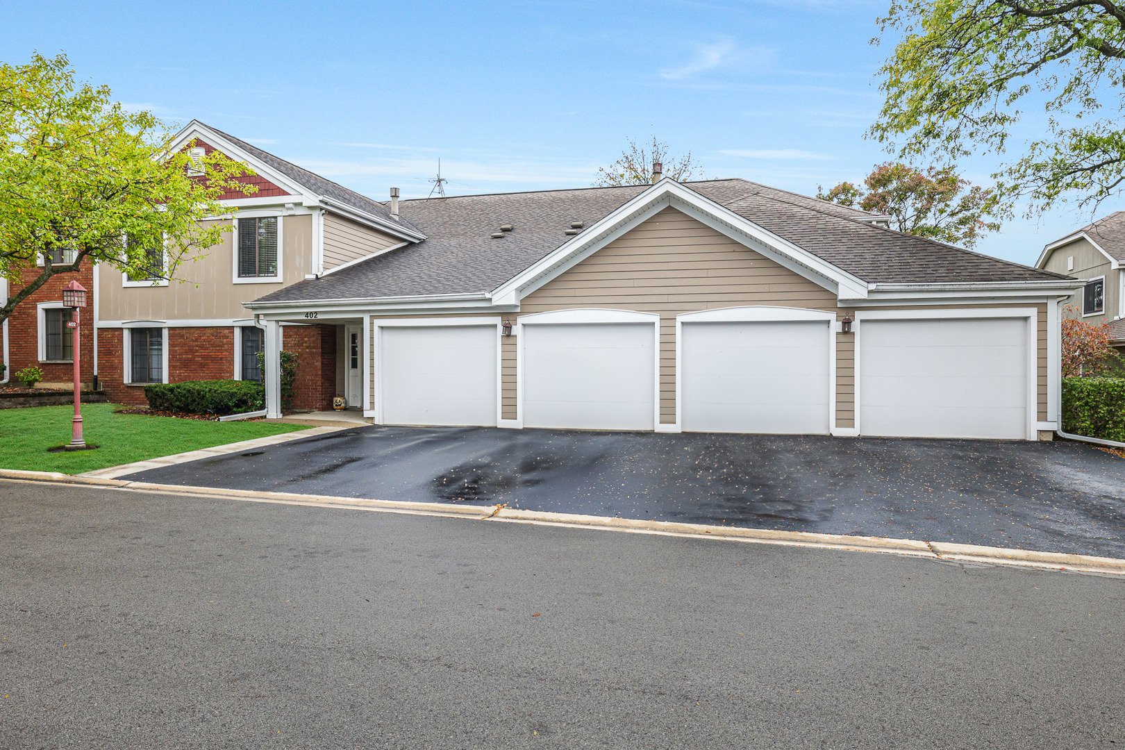 402 Sandalwood Lane #C1, Schaumburg, IL 60193