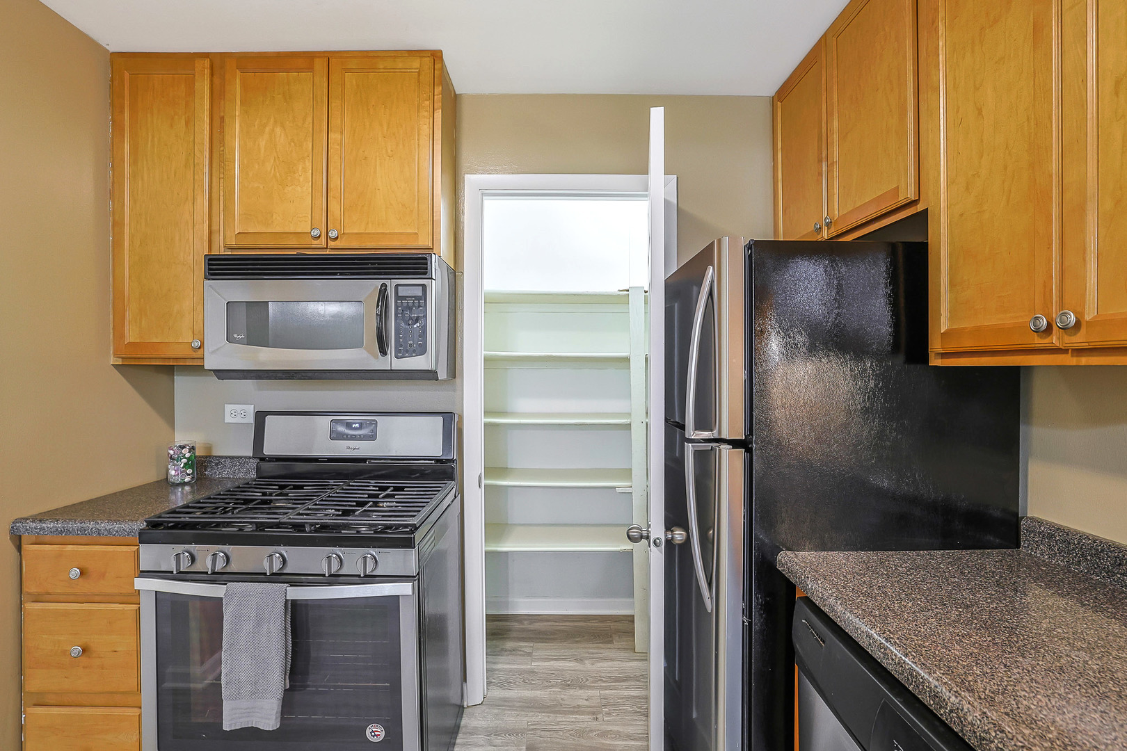 402 Sandalwood Lane #C1, Schaumburg, IL 60193