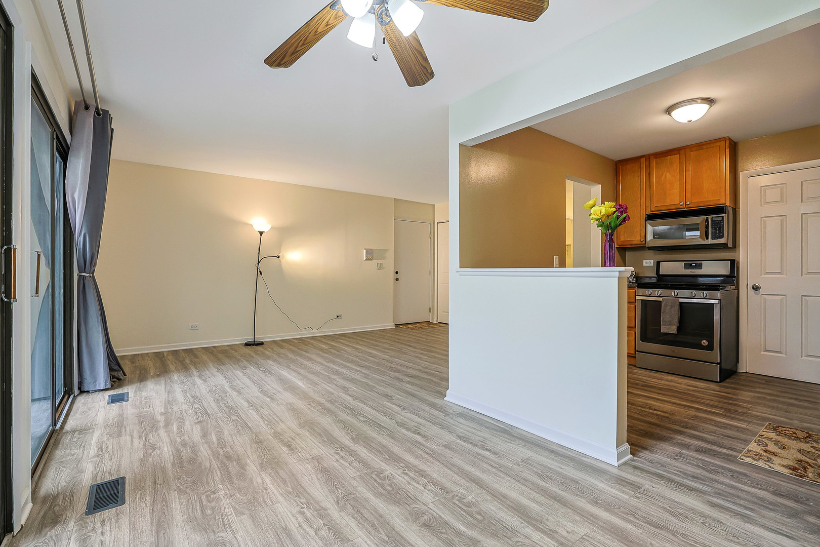 402 Sandalwood Lane #C1, Schaumburg, IL 60193