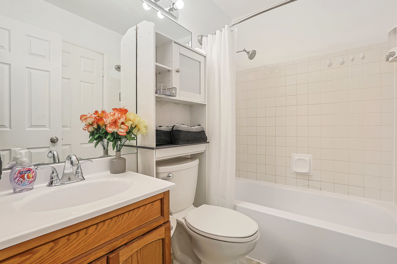 402 Sandalwood Lane #C1, Schaumburg, IL 60193