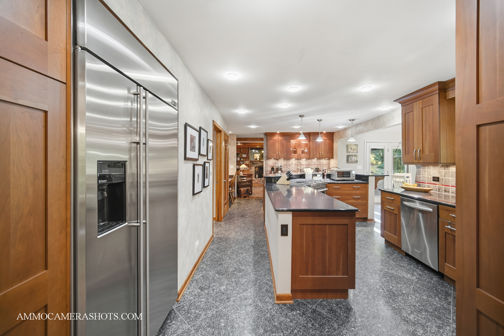 12 Highgate Court, St. Charles, IL 60174