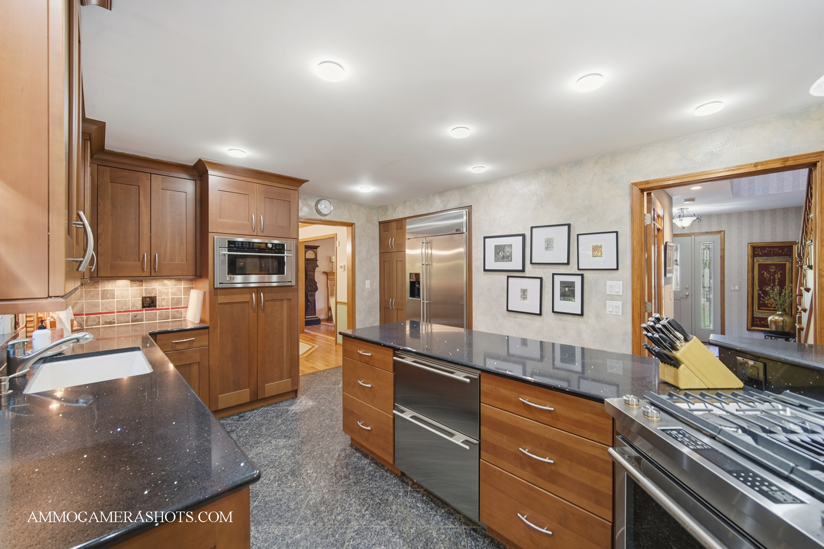 12 Highgate Court, St. Charles, IL 60174