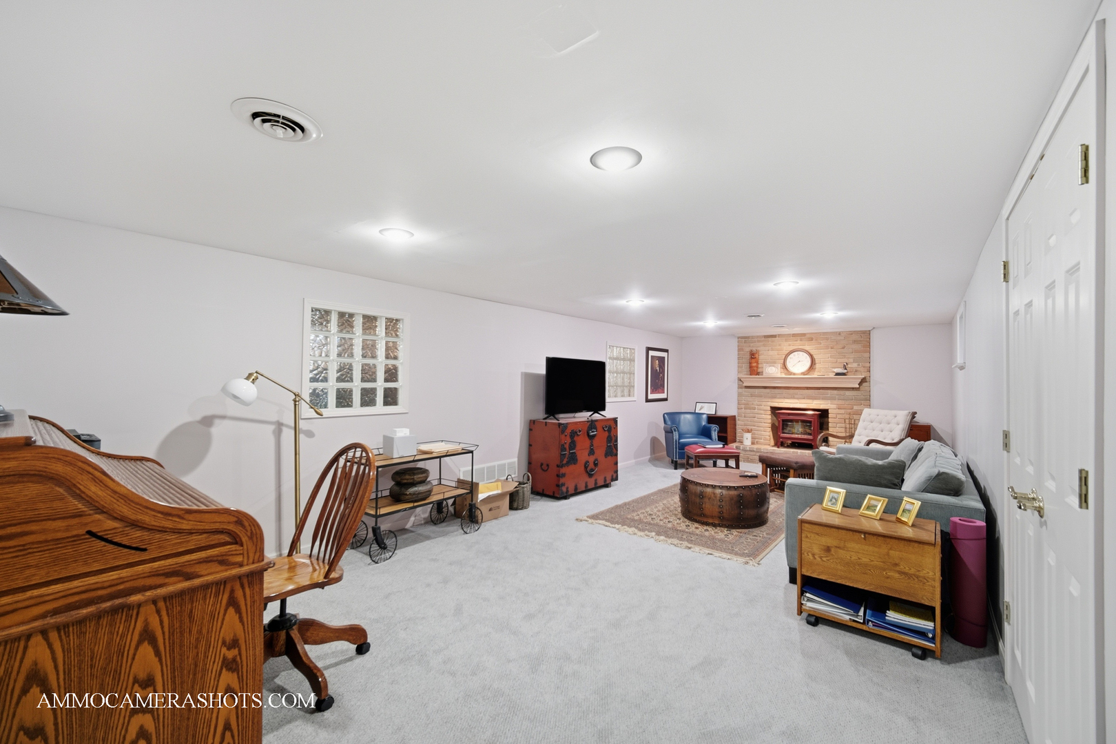 12 Highgate Court, St. Charles, IL 60174