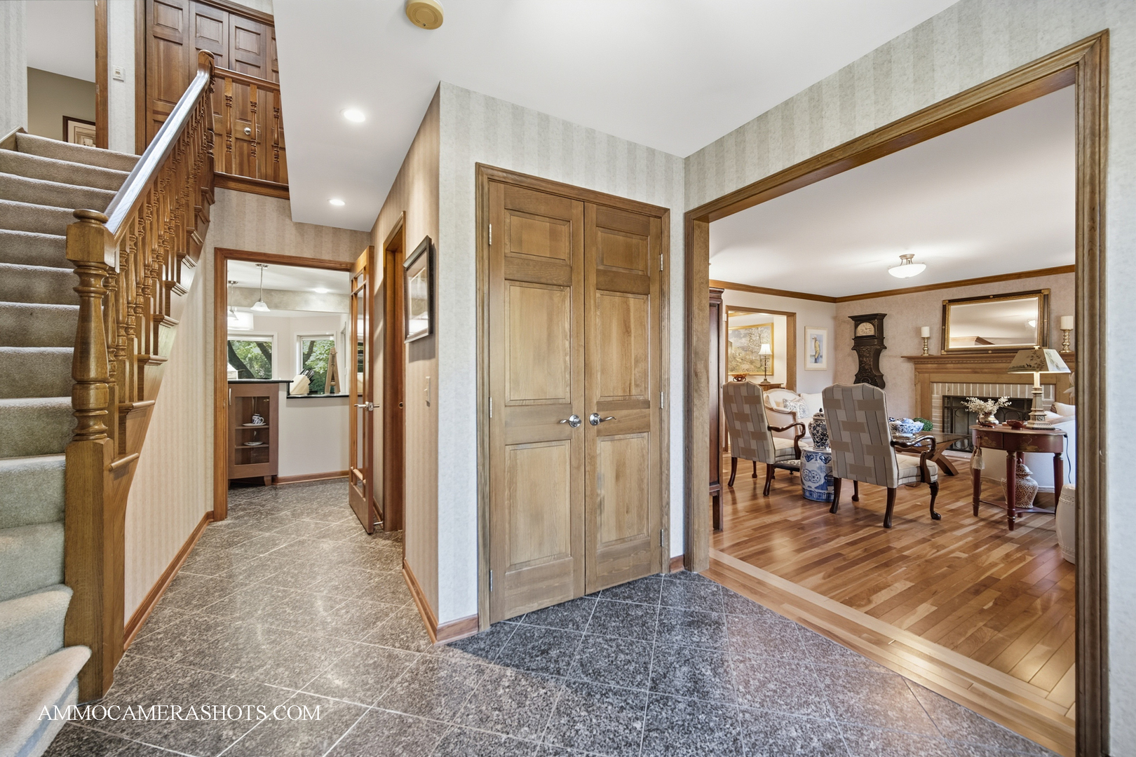 12 Highgate Court, St. Charles, IL 60174