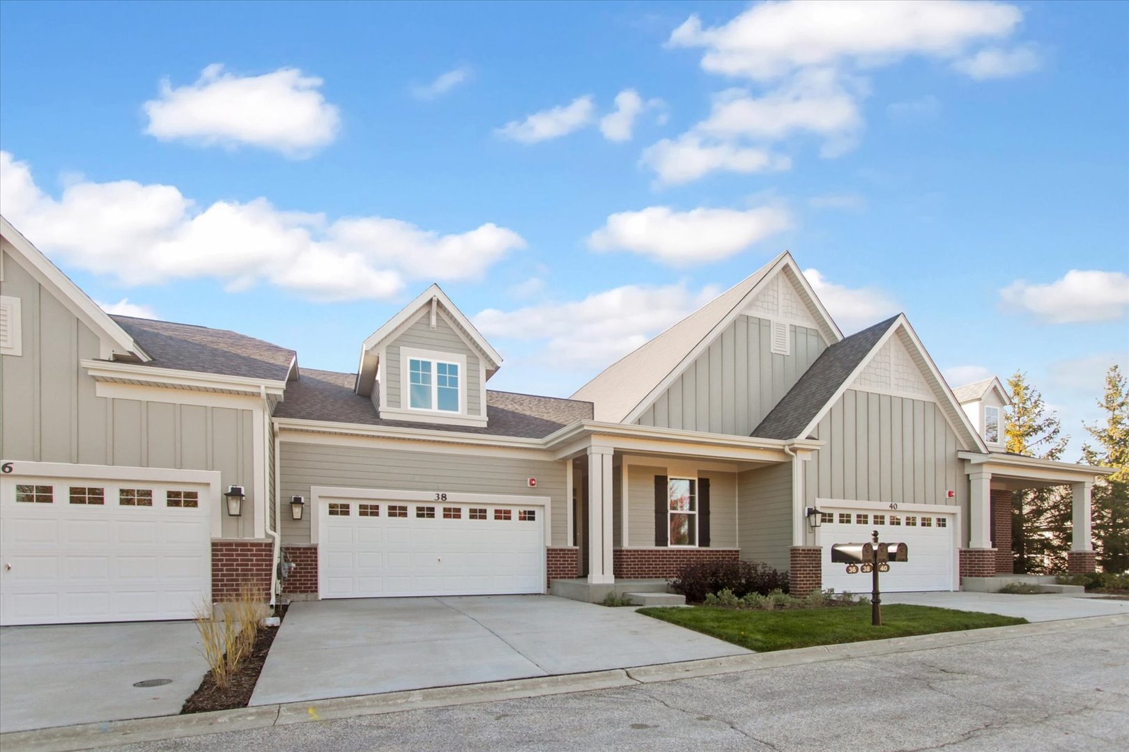 38 Tournament Drive, Hawthorn Woods, IL 60047