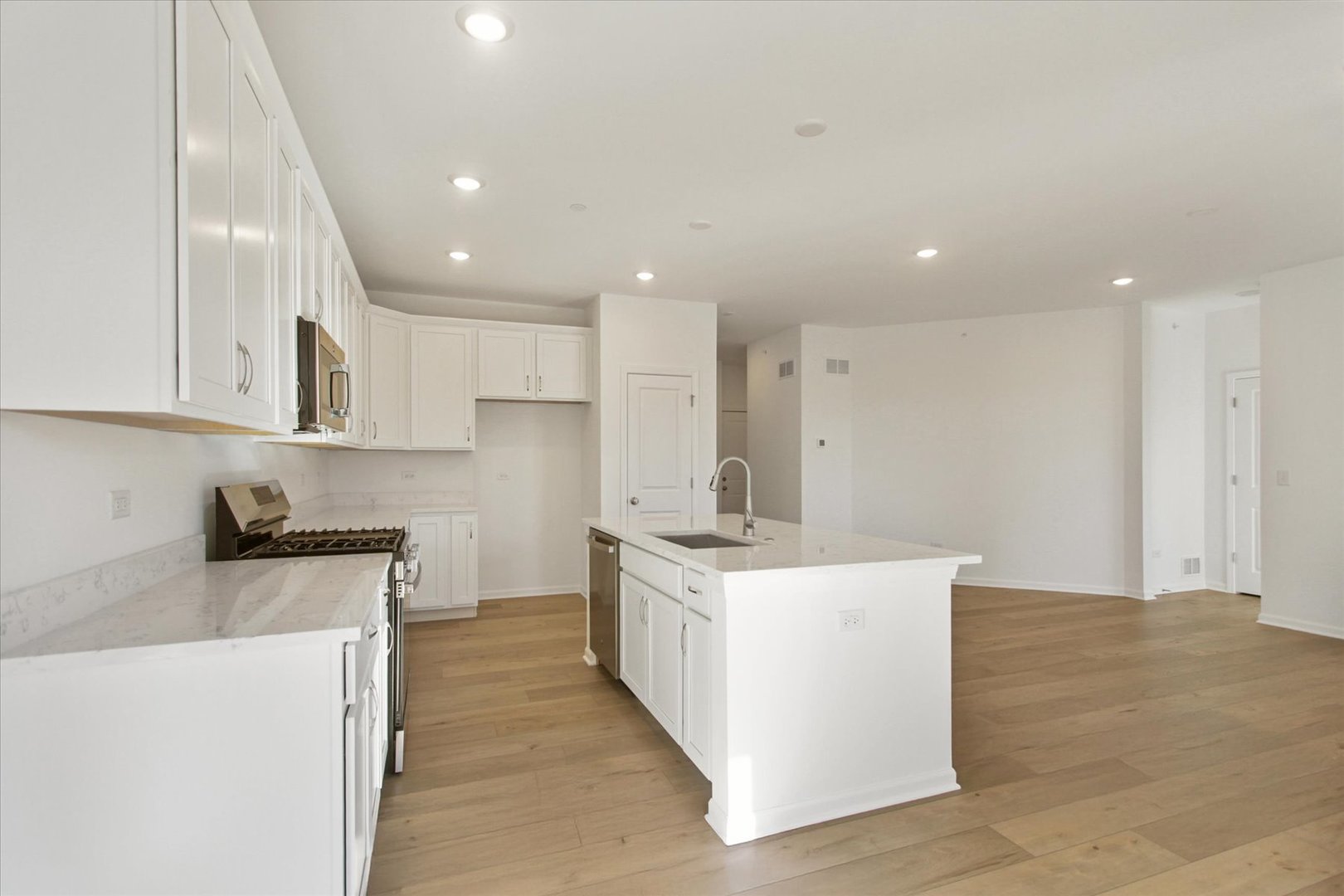 38 Tournament Drive, Hawthorn Woods, IL 60047