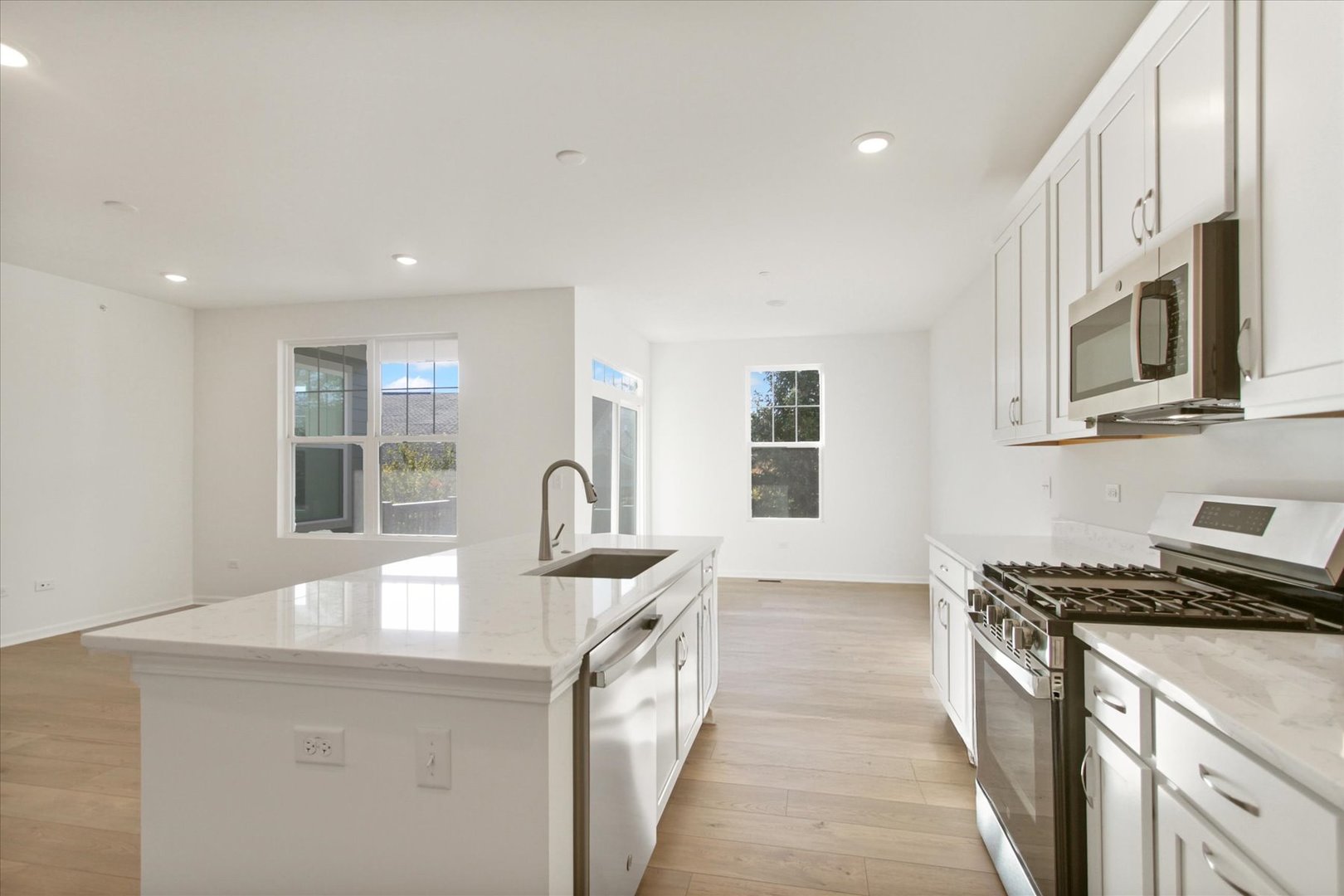 38 Tournament Drive, Hawthorn Woods, IL 60047