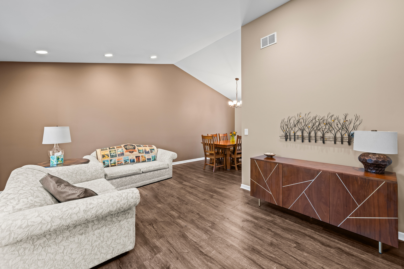 1286 Gail Drive, Buffalo Grove, IL 60089