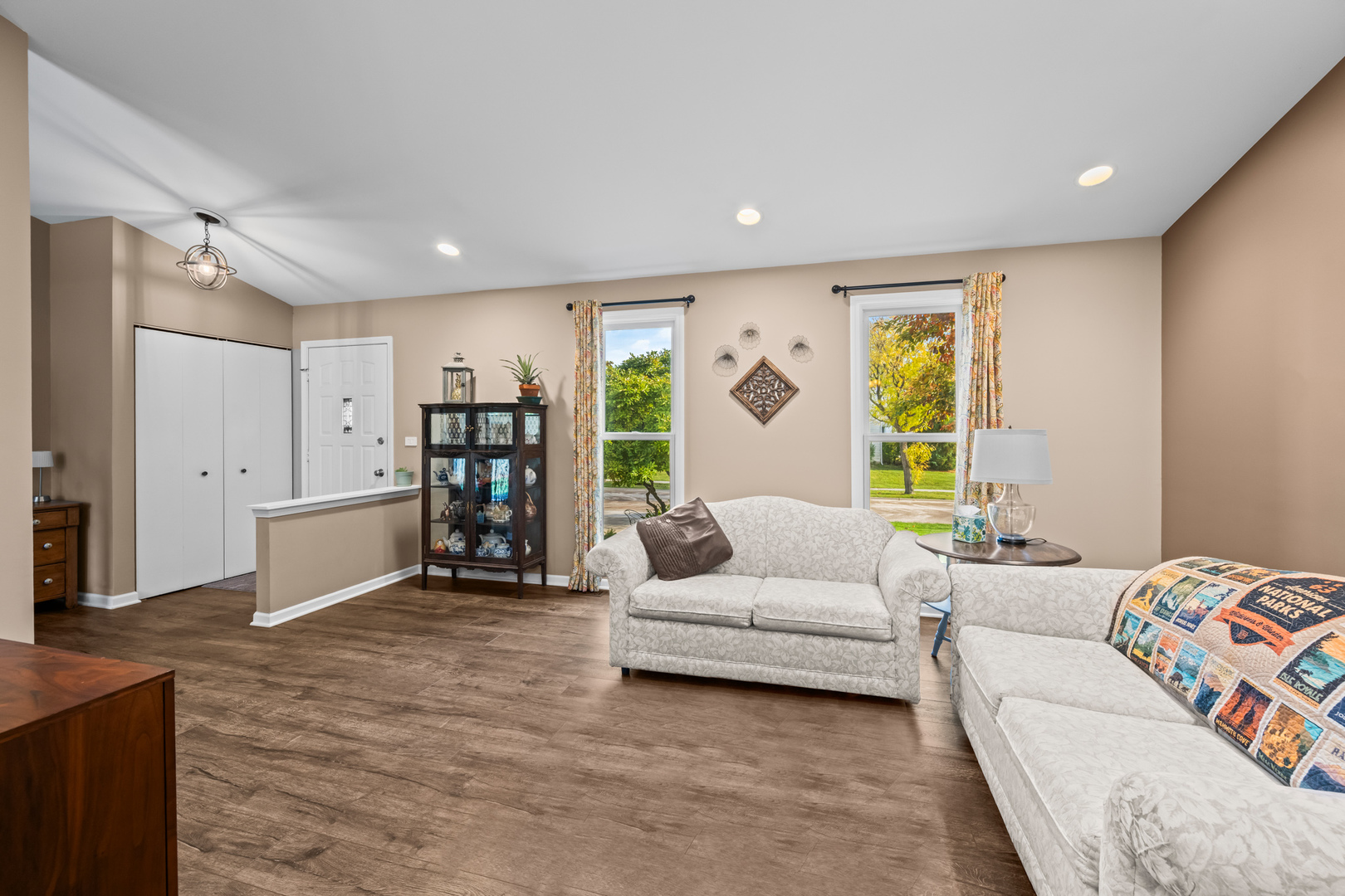 1286 Gail Drive, Buffalo Grove, IL 60089