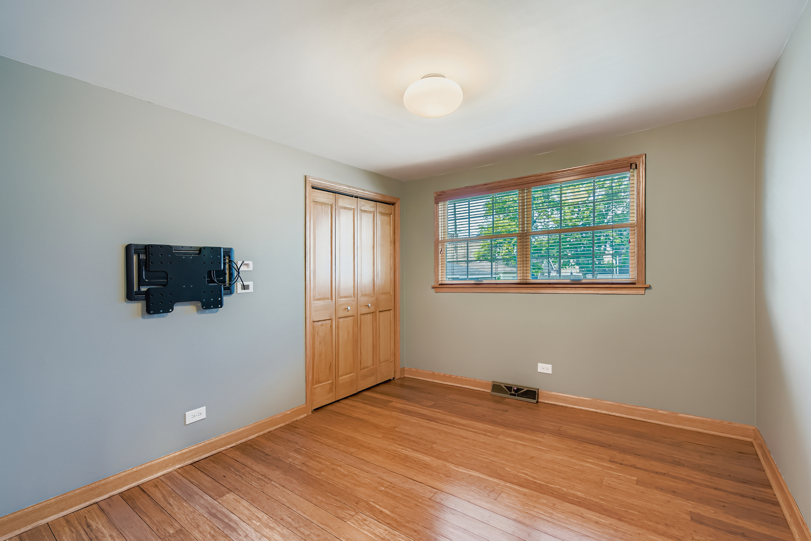 11130 S Whipple Street, Chicago, IL 60655