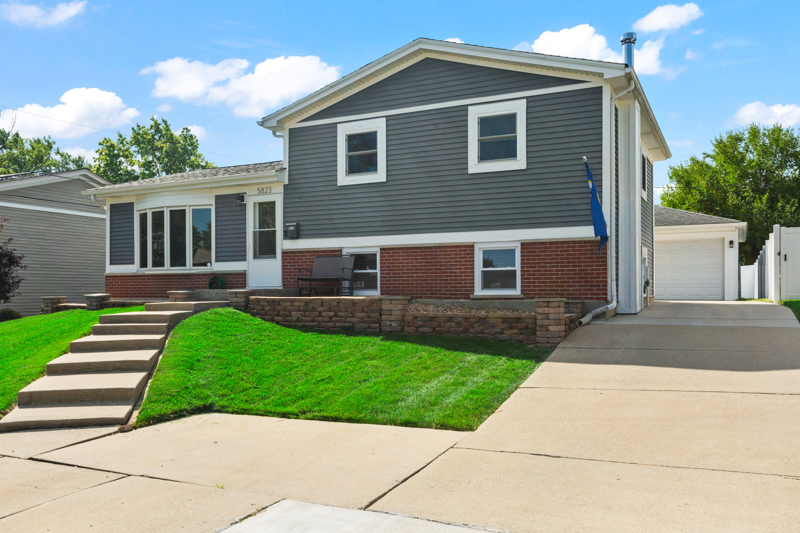 5823 Stuart Lane, Oak Forest, IL 60452