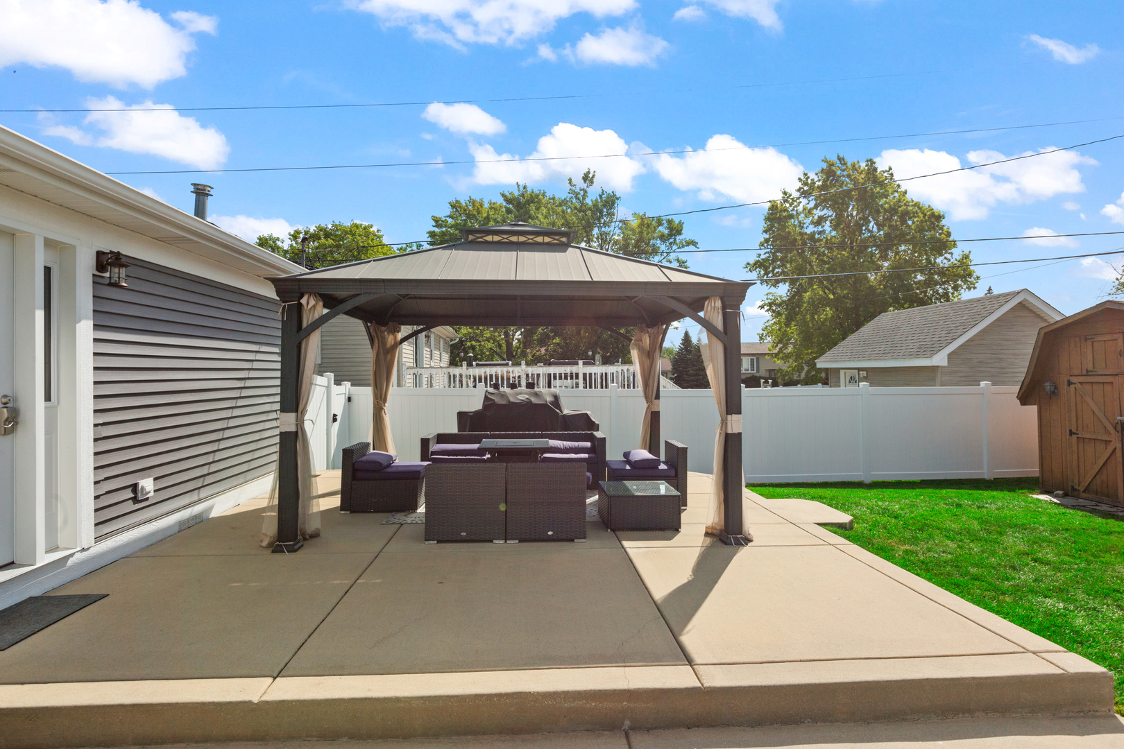 5823 Stuart Lane, Oak Forest, IL 60452