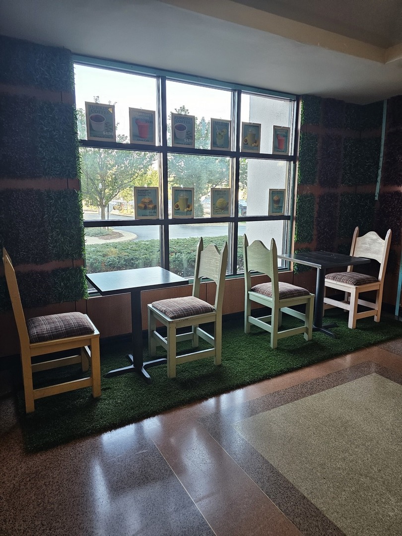 5441 N East River Road #106, Chicago, IL 60656