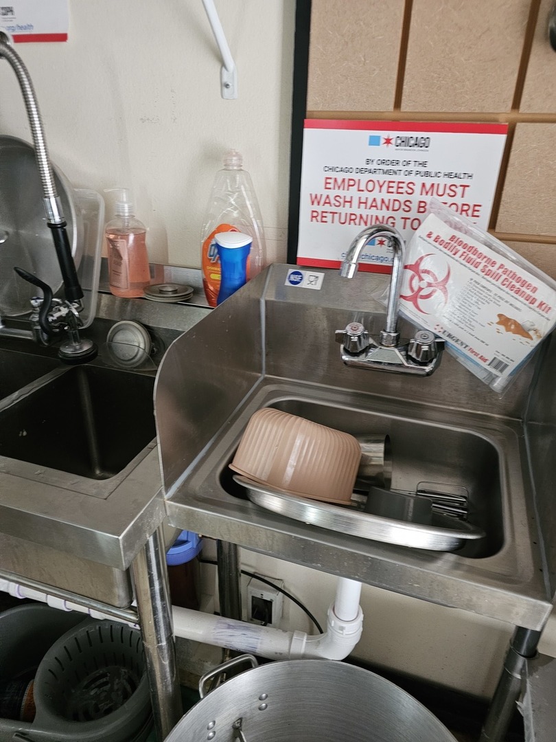 5441 N East River Road #106, Chicago, IL 60656