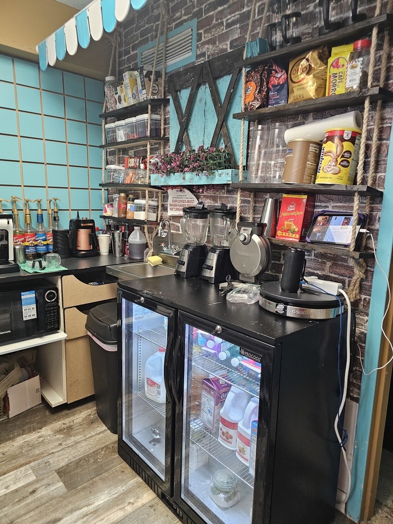 5441 N East River Road #106, Chicago, IL 60656