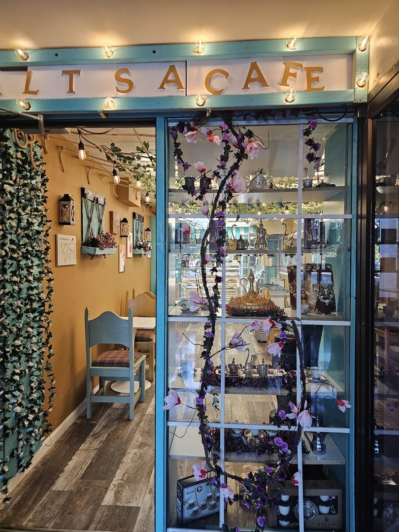 5441 N East River Road #106, Chicago, IL 60656