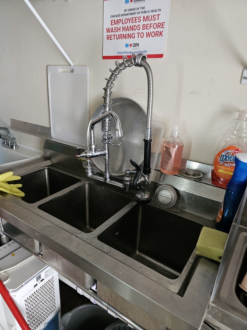 5441 N East River Road #106, Chicago, IL 60656