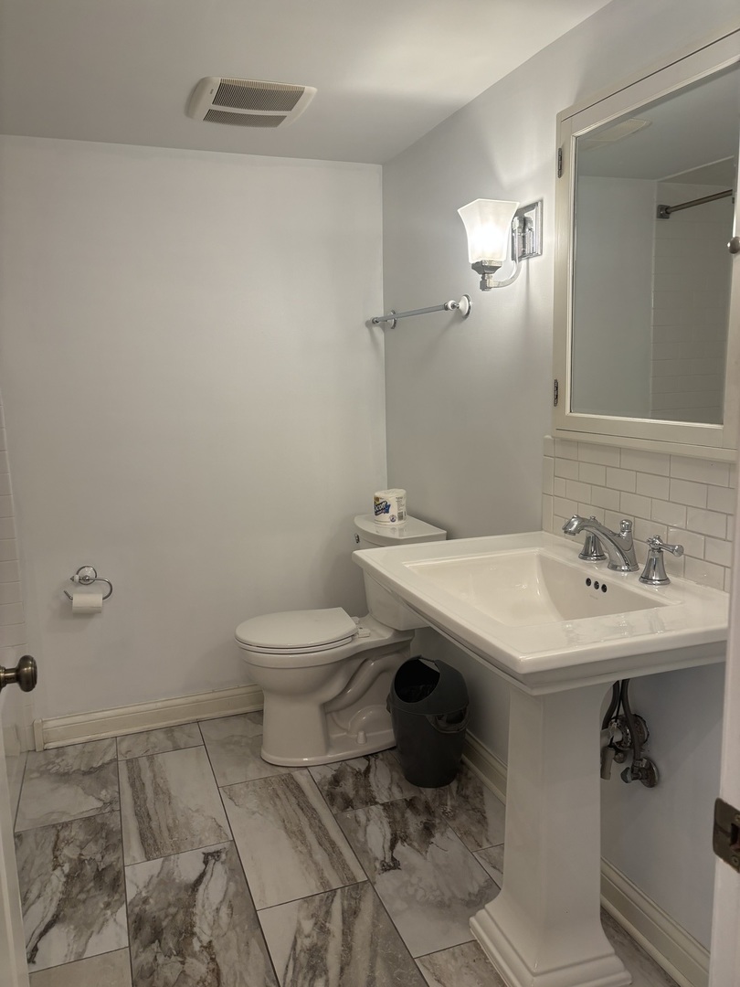 9194 South Road #B, Palos Hills, IL 60465