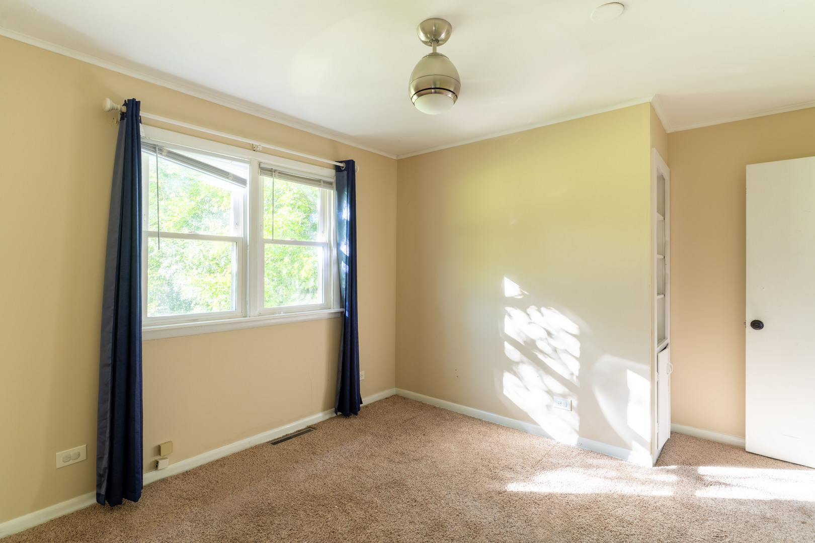1392 W 52nd Place, La Grange Highlands, IL 60525