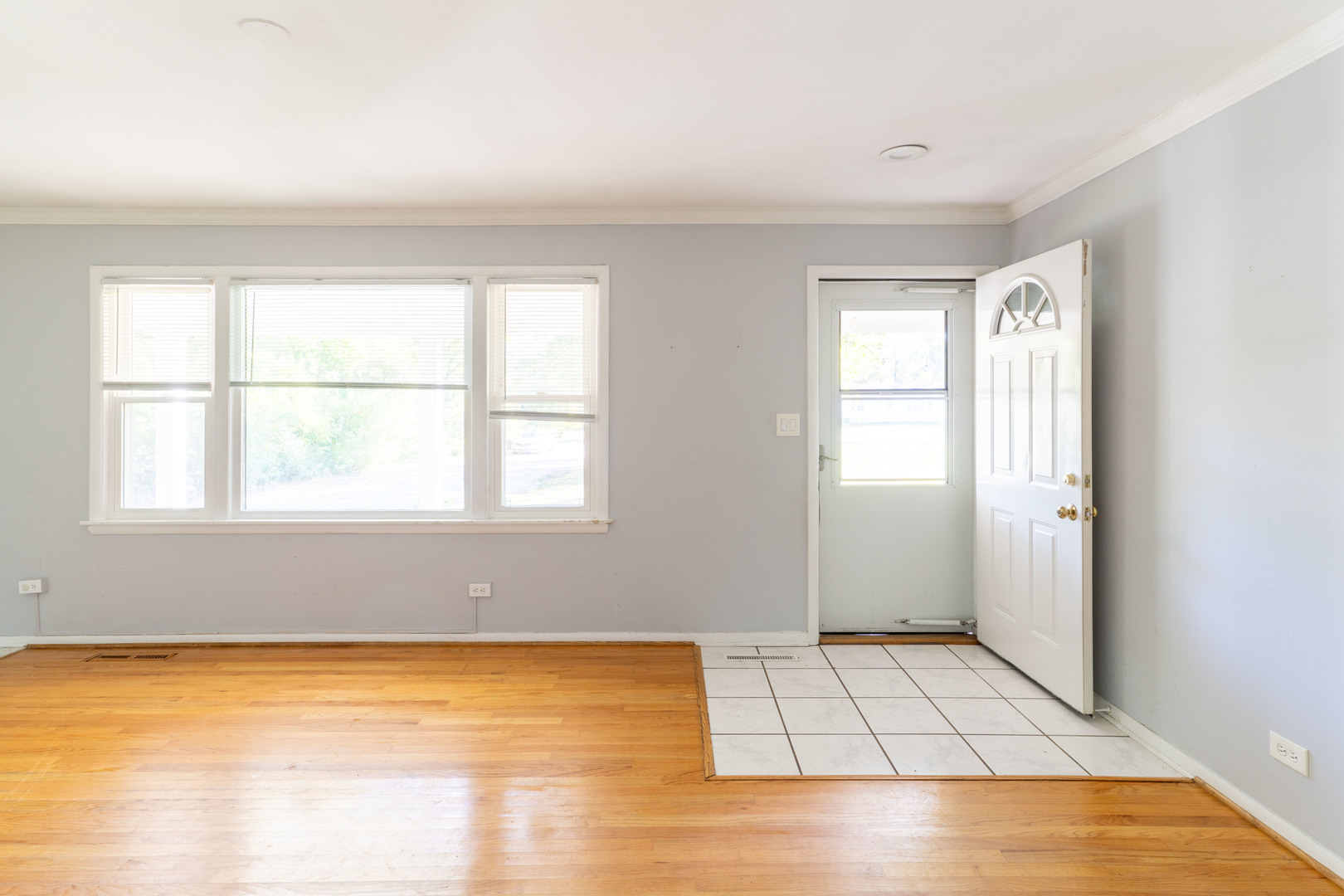 1392 W 52nd Place, La Grange Highlands, IL 60525