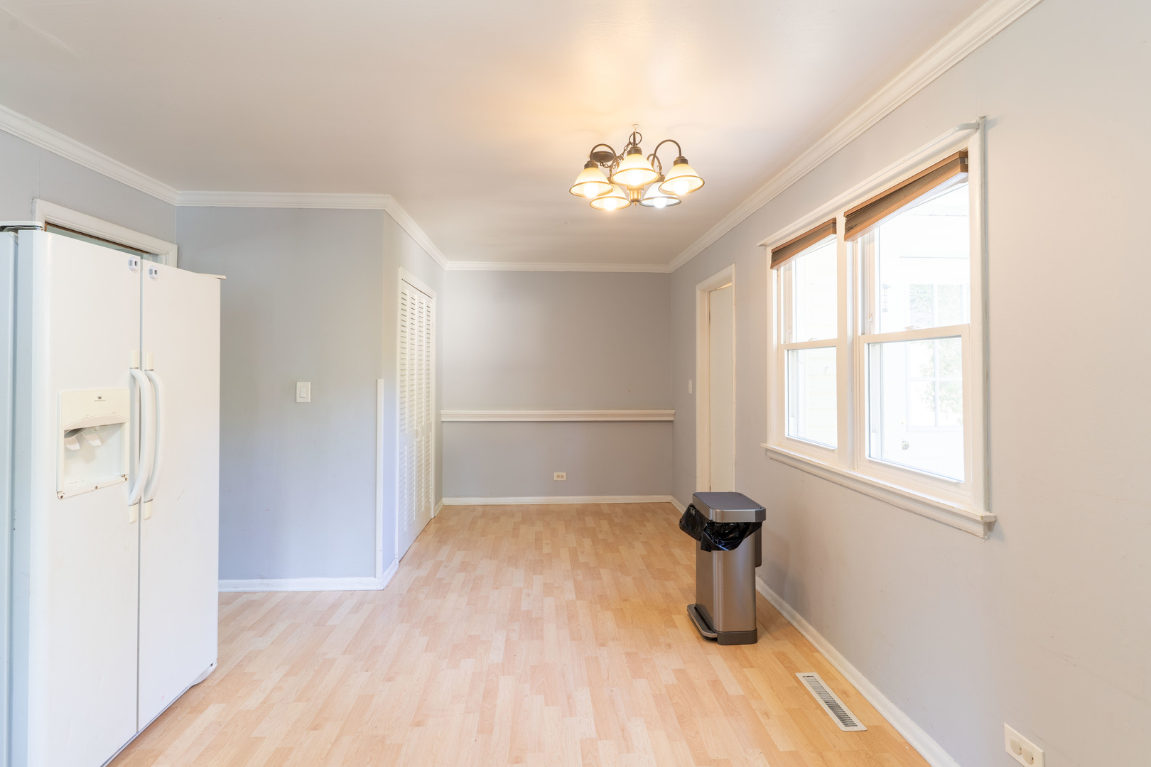 1392 W 52nd Place, La Grange Highlands, IL 60525