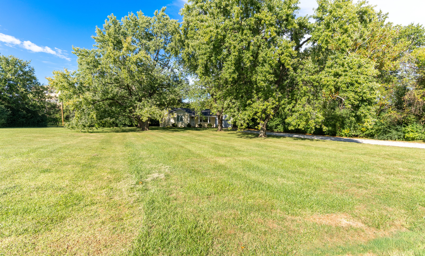 1392 W 52nd Place, La Grange Highlands, IL 60525