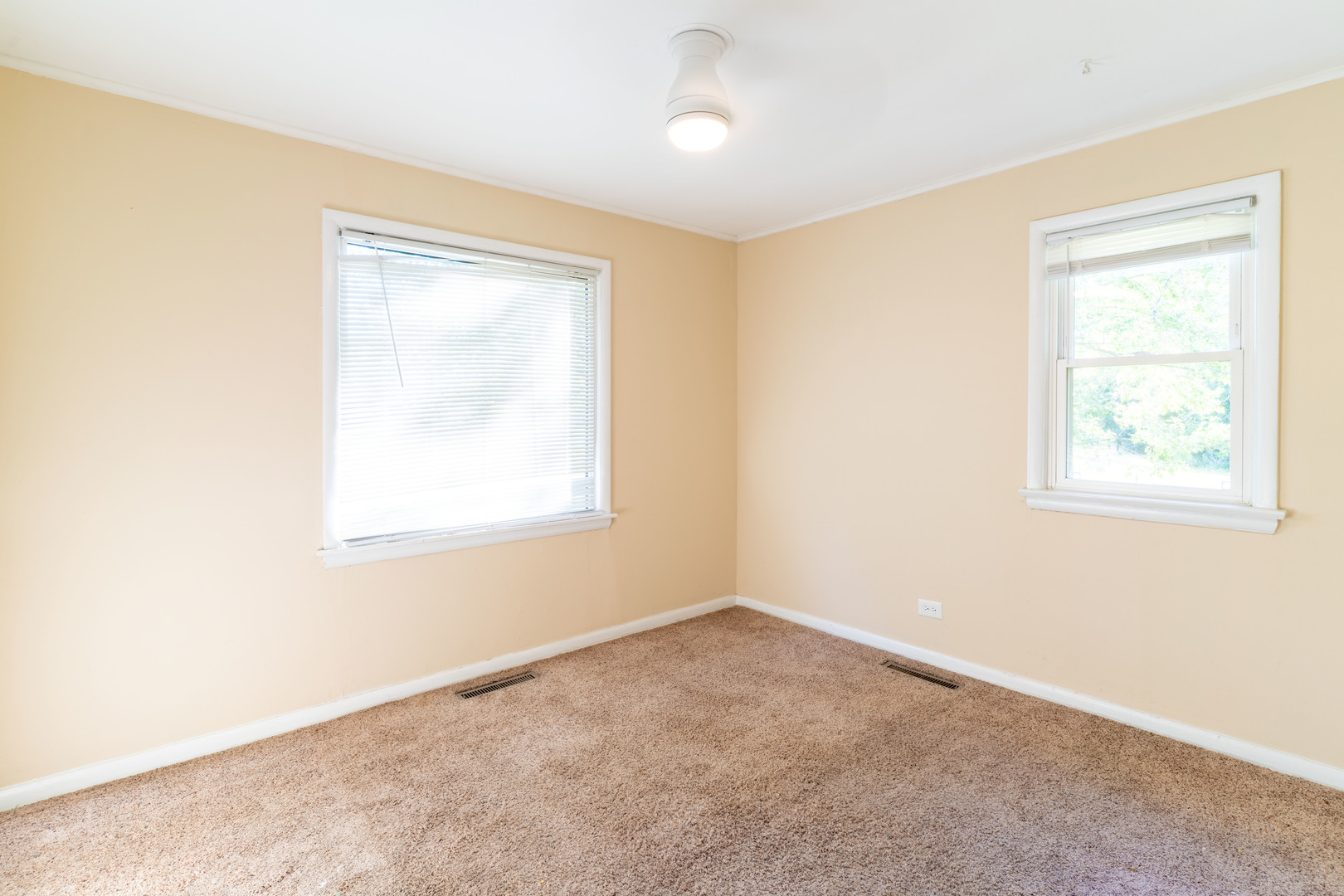 1392 W 52nd Place, La Grange Highlands, IL 60525