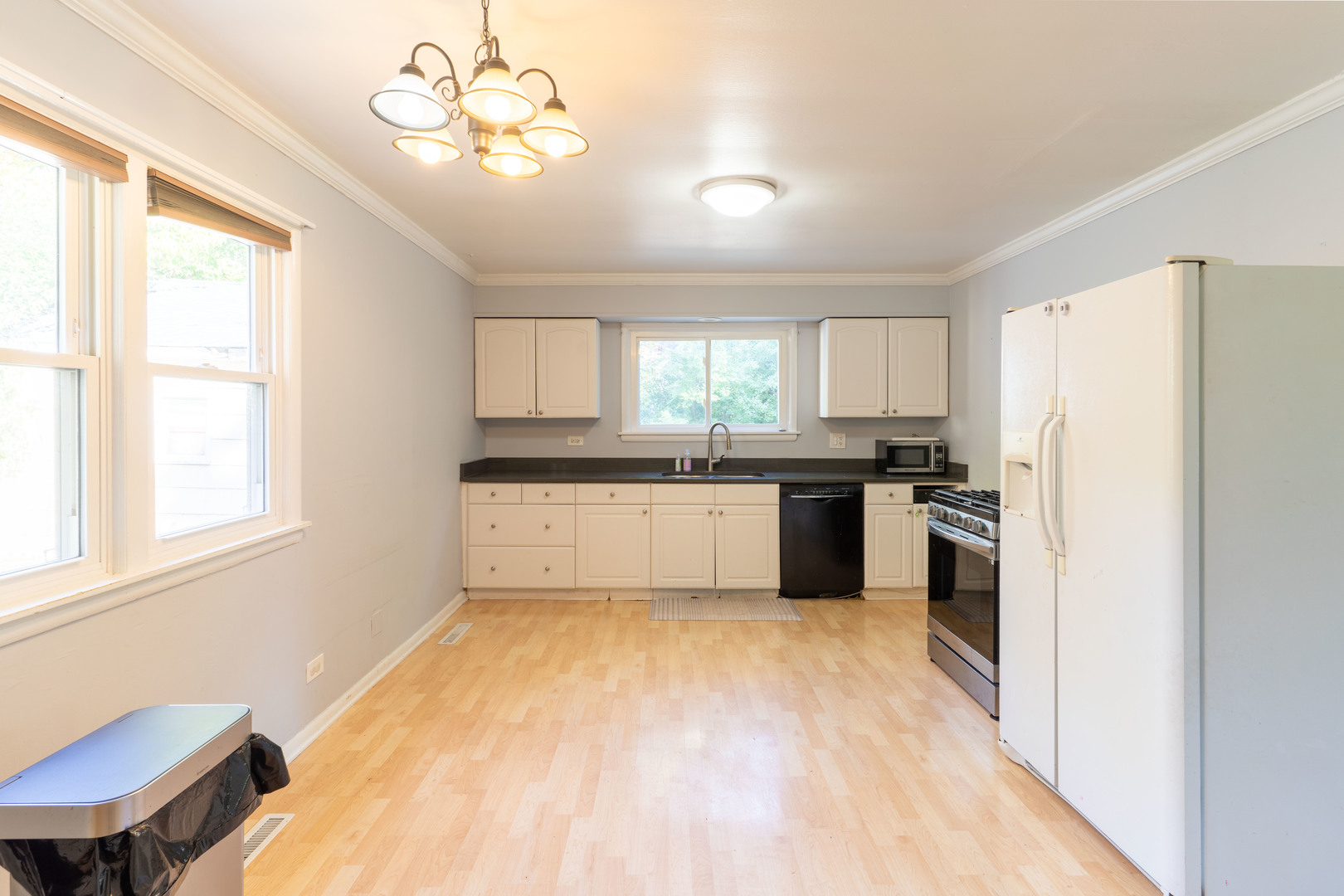1392 W 52nd Place, La Grange Highlands, IL 60525