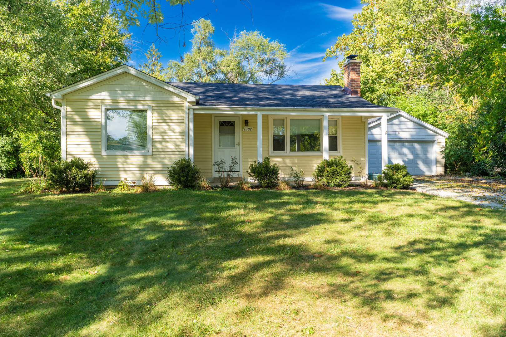 1392 W 52nd Place, La Grange Highlands, IL 60525