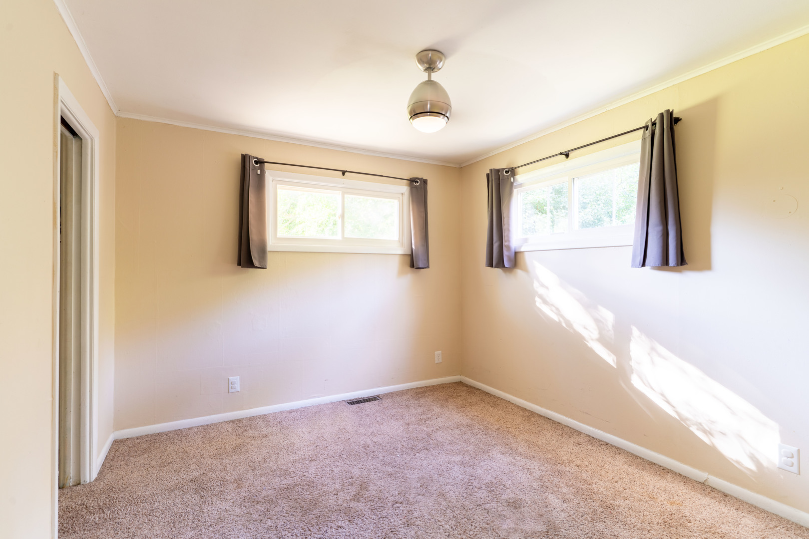 1392 W 52nd Place, La Grange Highlands, IL 60525