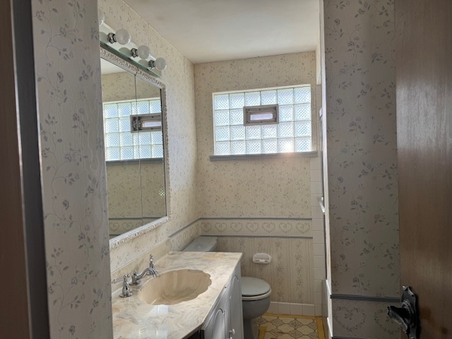 8258 N Ozark Avenue, Niles, IL 60714