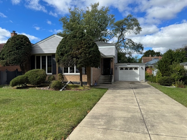 8258 N Ozark Avenue, Niles, IL 60714