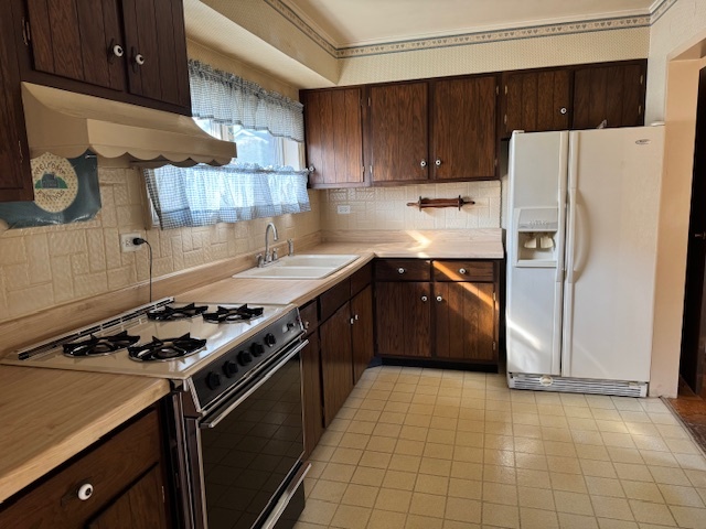 8258 N Ozark Avenue, Niles, IL 60714