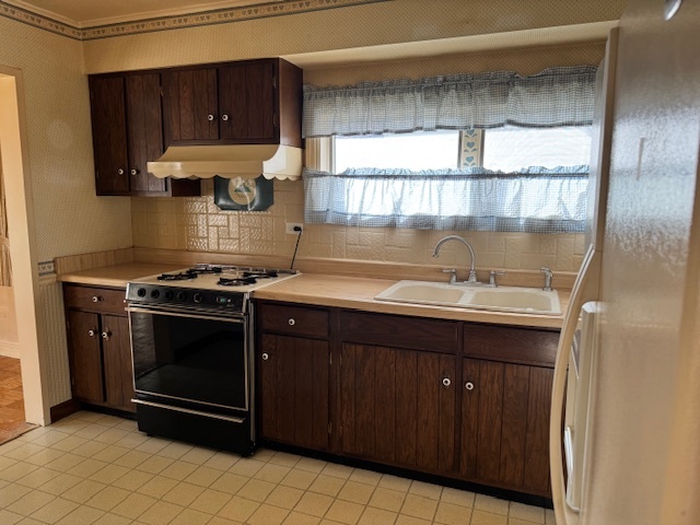 8258 N Ozark Avenue, Niles, IL 60714